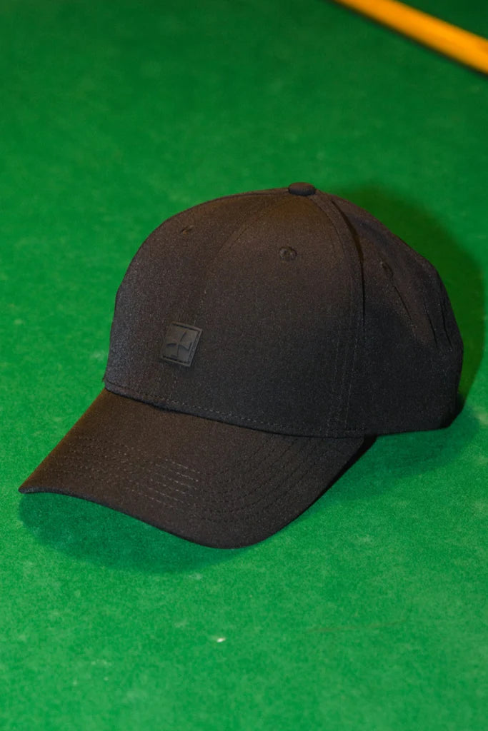 Шапка с Козирка Cult :: Черна